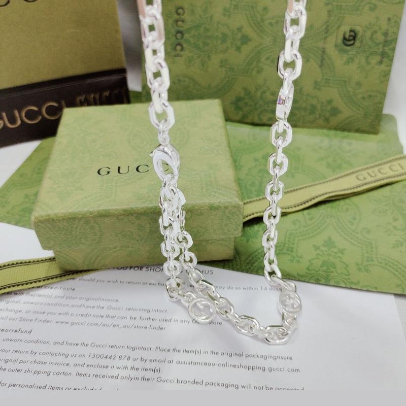 G*u*i necklaces